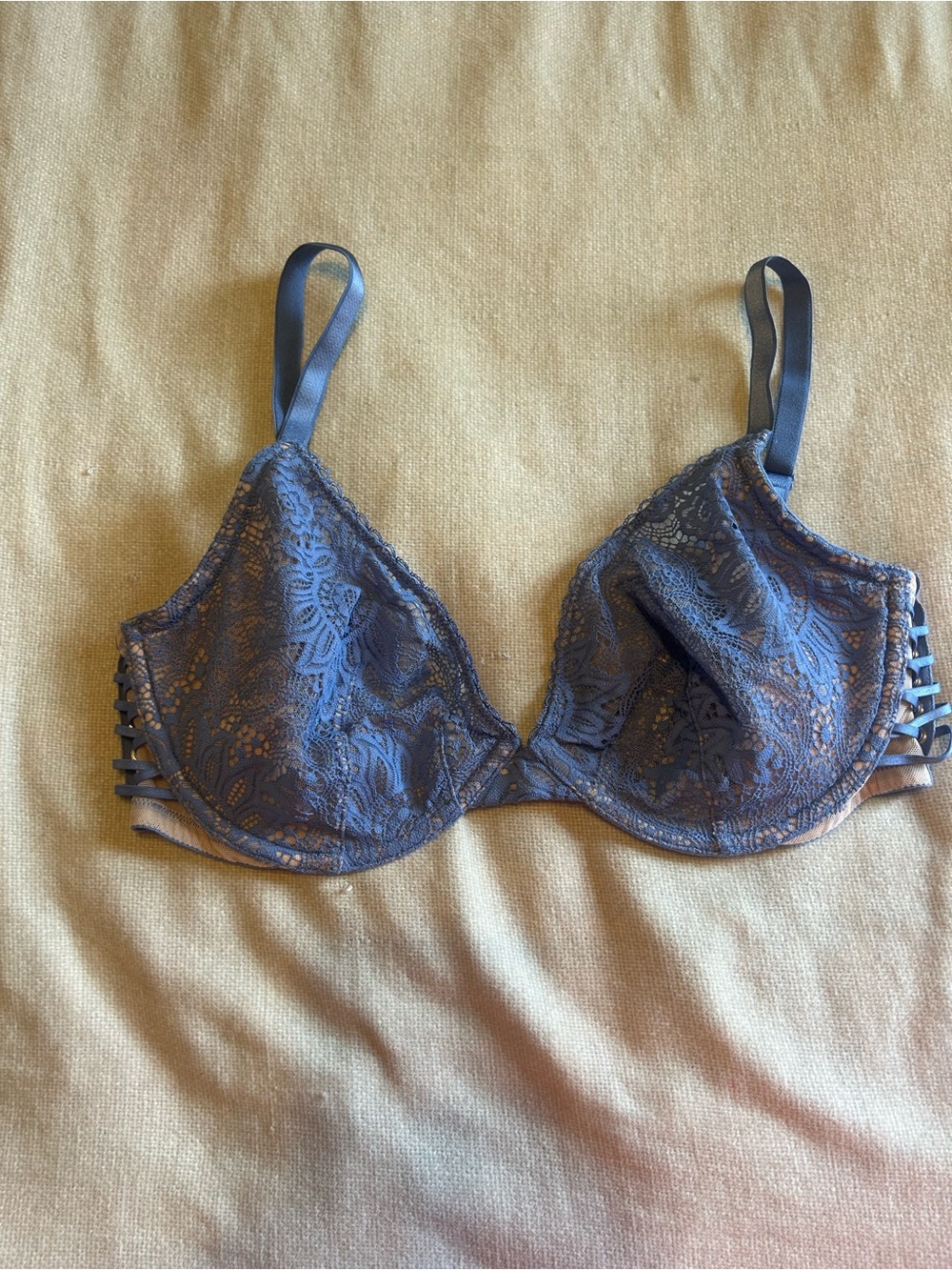 Victoria’s Secret unlined plunge bra 36DD